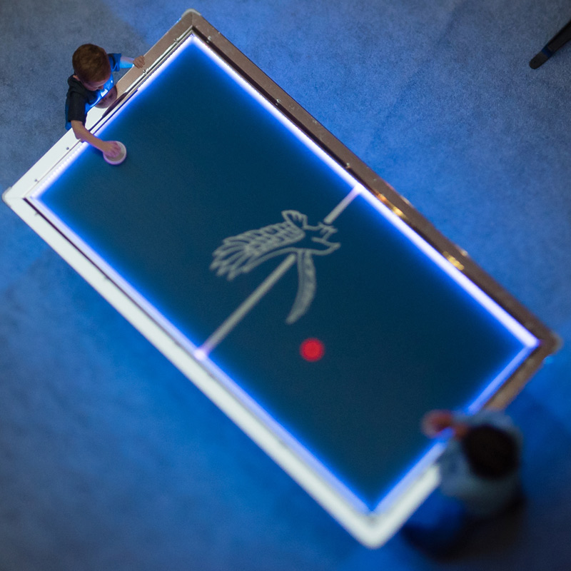 Air Hockey – Mirrored LED