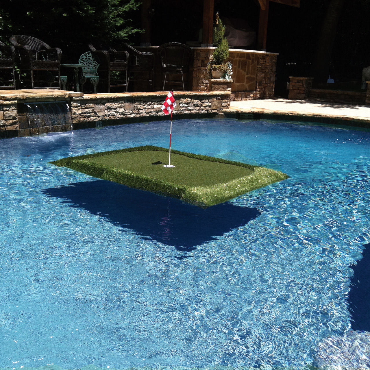 Golf – Floating Chipping Green